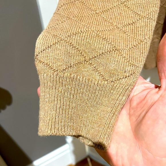 Banana Republic sweater. Size Medium. Worn twice. Excellent condition. - Picture 2 of 3